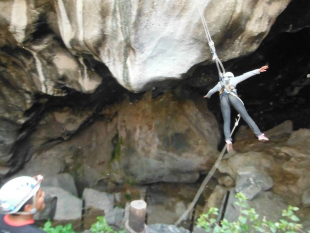  Discesa nelle grotte 